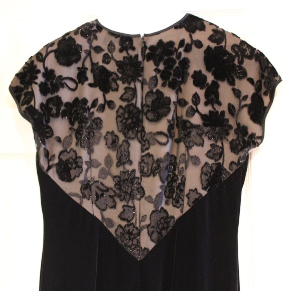 STUNNING HOLIDAY / SPECIAL OCCASSION VELVET DRESS - Picture 1 of 3